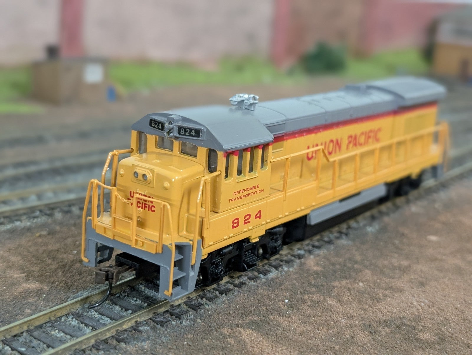 Bachmann HO Gauge Union Pacific GE U36B No. 824 Diesel Locomotive Runs & Lights
