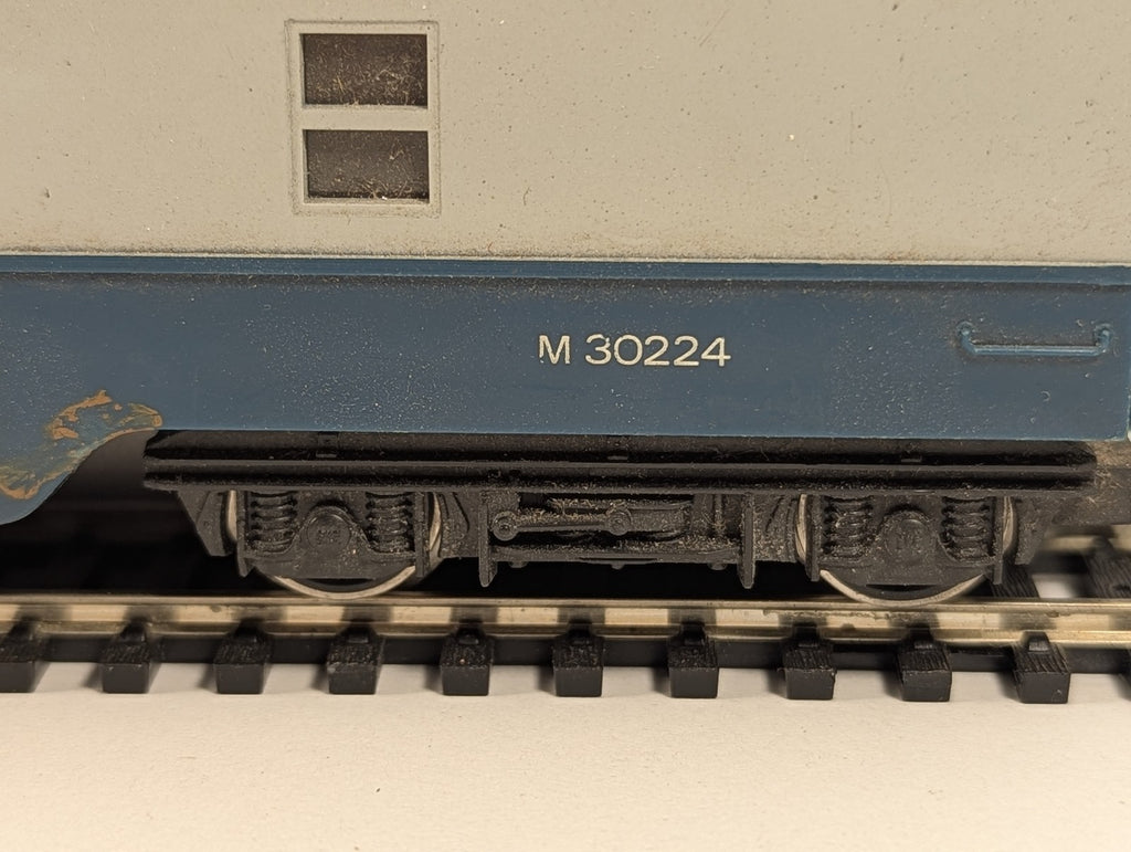 Hornby OO Gauge Operating Royal Mail Coach Passenger Coach M 30224