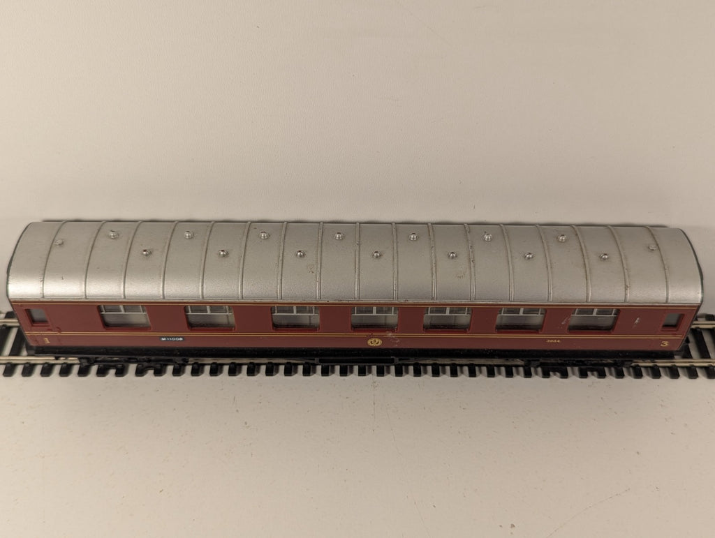 Hornby OO Gauge LMS Crimson Brake 3rd Coach