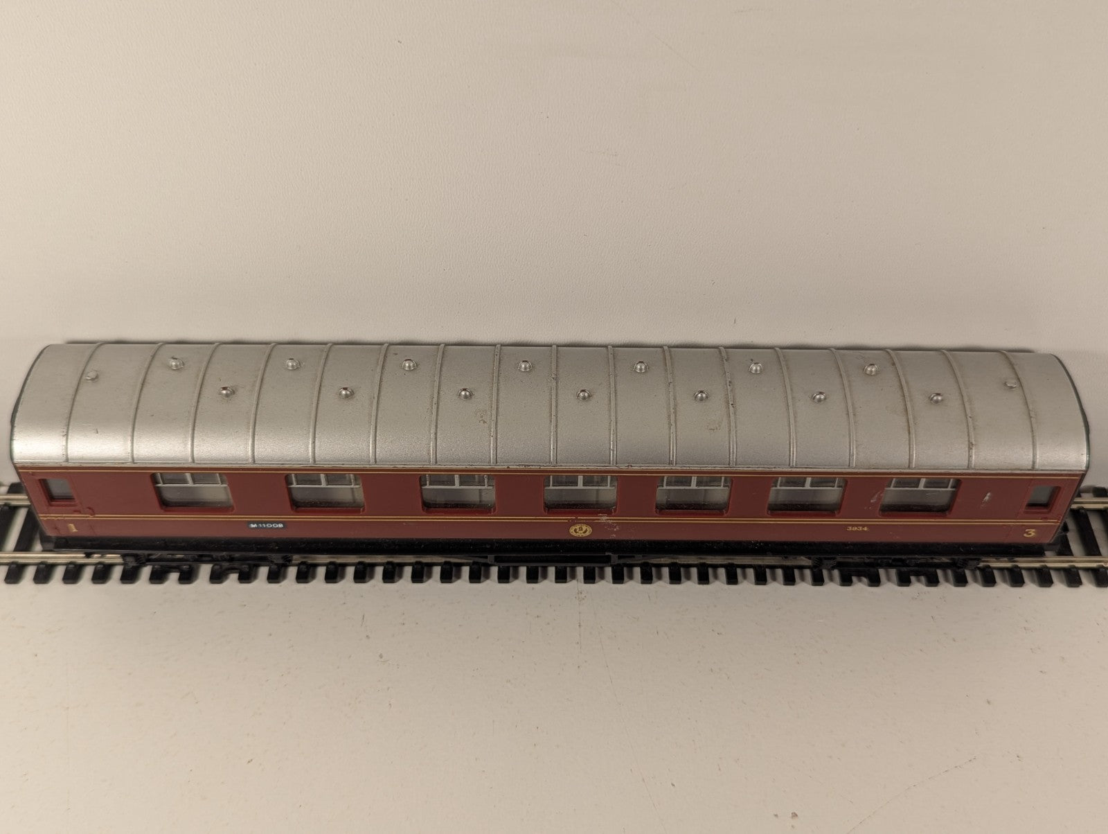 Hornby OO Gauge LMS Crimson Brake 3rd Coach