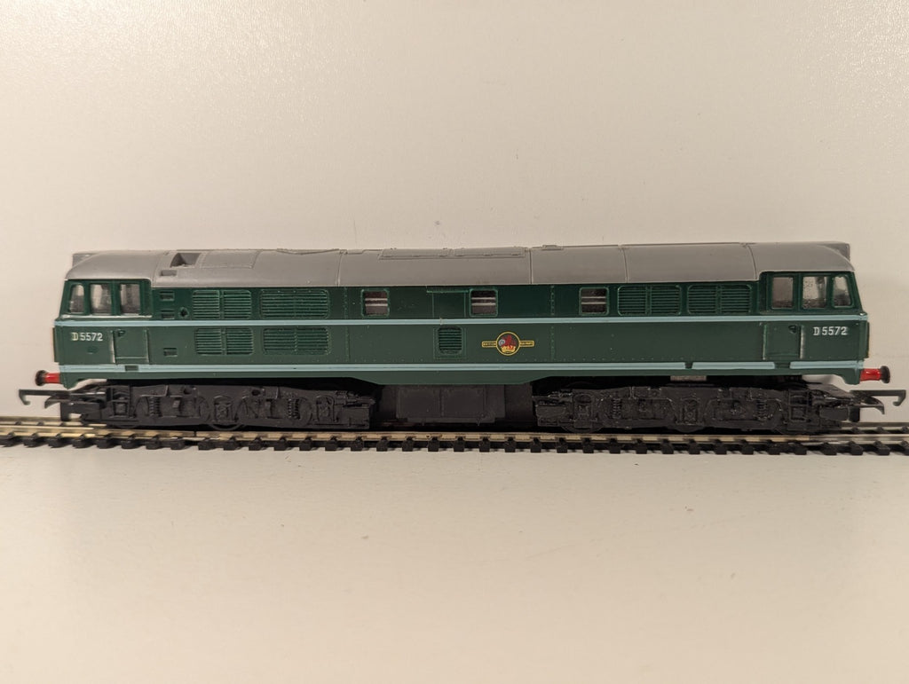 Tri-ang R.357  Class 31 Locomotive D5572 BR Green