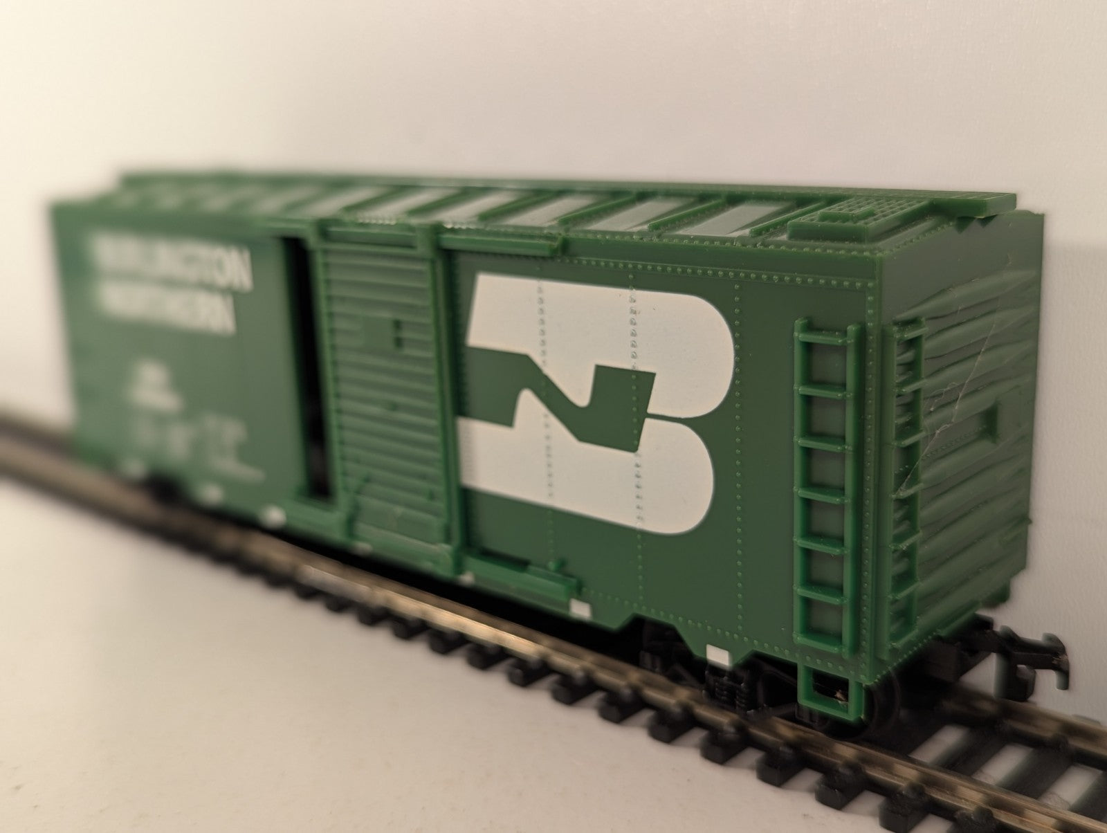 Industrial Rail HO Scale Burlington Northern 40ft Sliding Door Boxcar