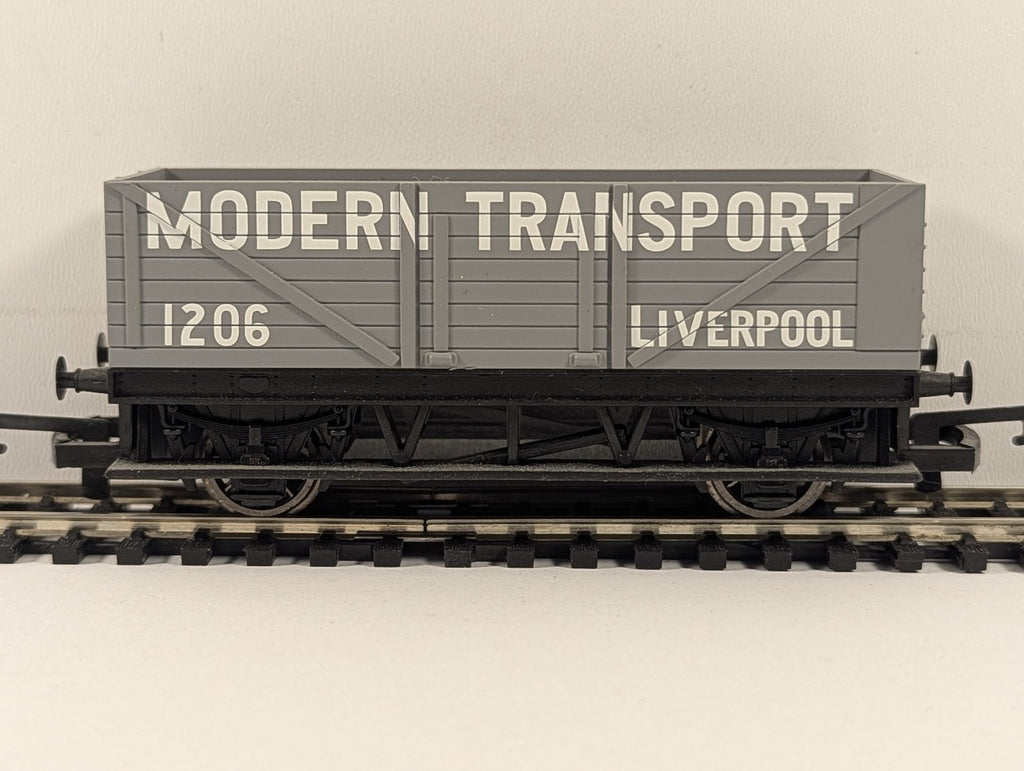 Hornby OO Gauge 7 Plank Open Wagon Rolling Stock 1206 Modern Transport R.010