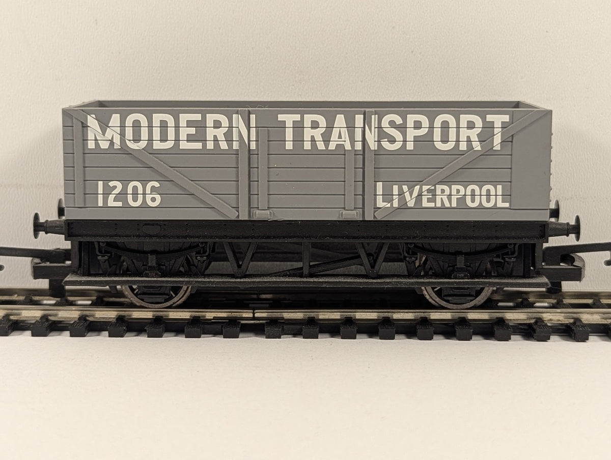 Hornby OO Gauge 7 Plank Open Wagon Rolling Stock 1206 Modern Transport R.010