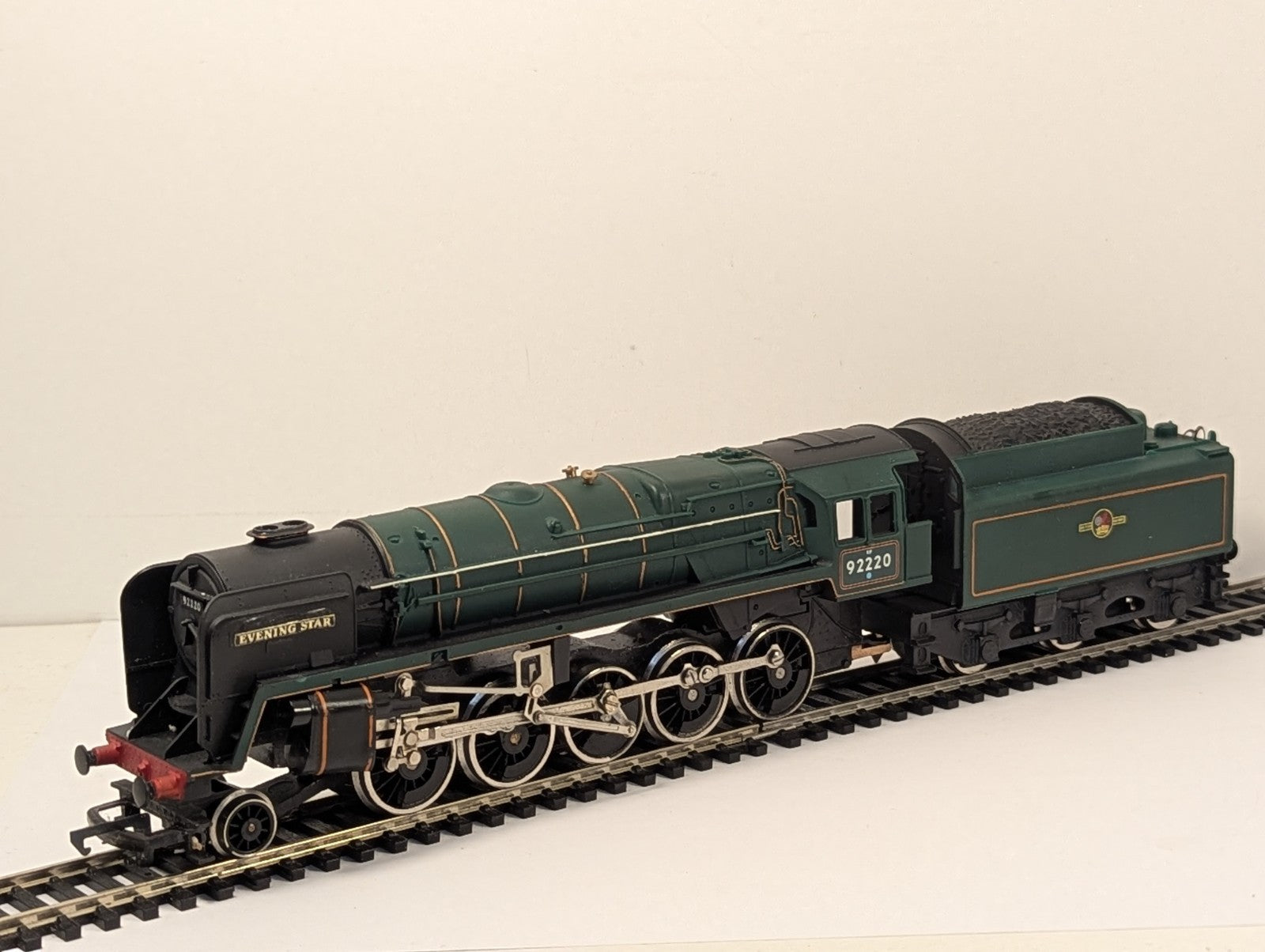 Hornby Railways OO Gauge Class 9F 'Evening Star' Steam Locomotive 92220 BR Green