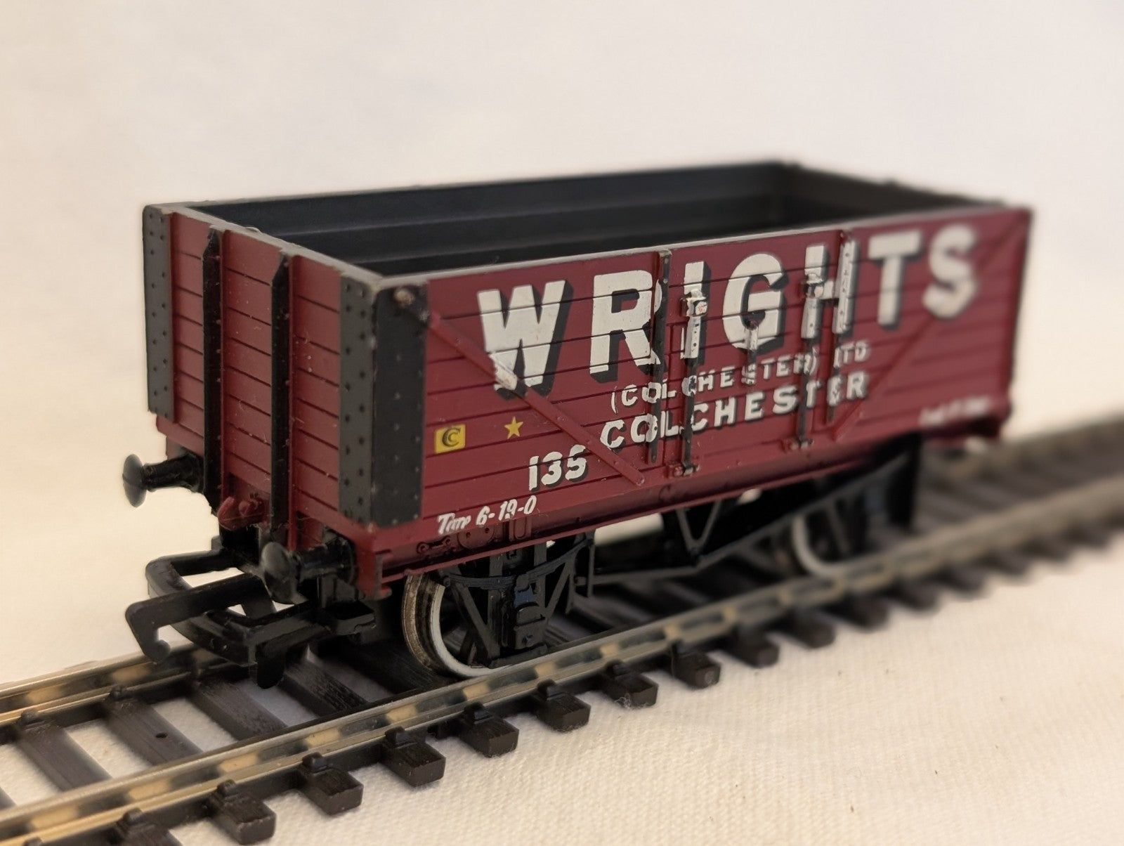 Bachmann OO Gauge 7-Plank Open Wagon 135 Wrights (Colchester) Ltd