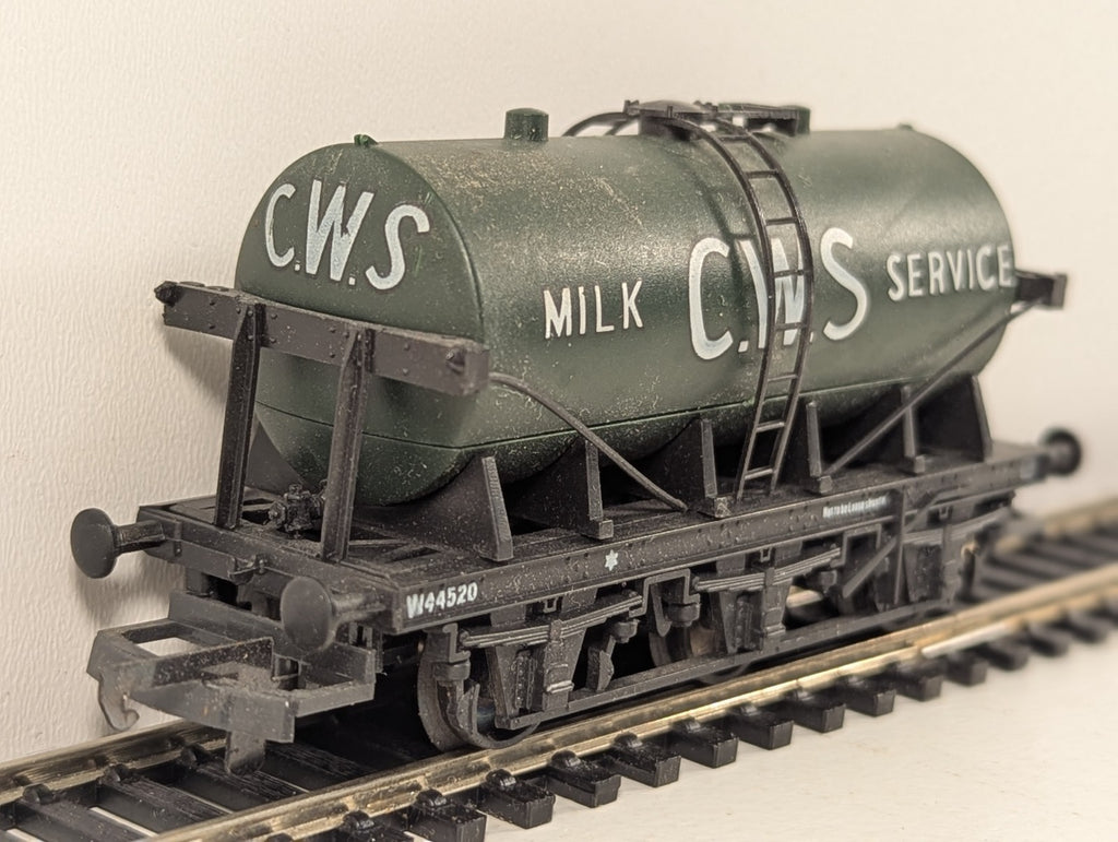 Lima OO Gauge 6-Wheel Milk Tank Wagon CWS Black