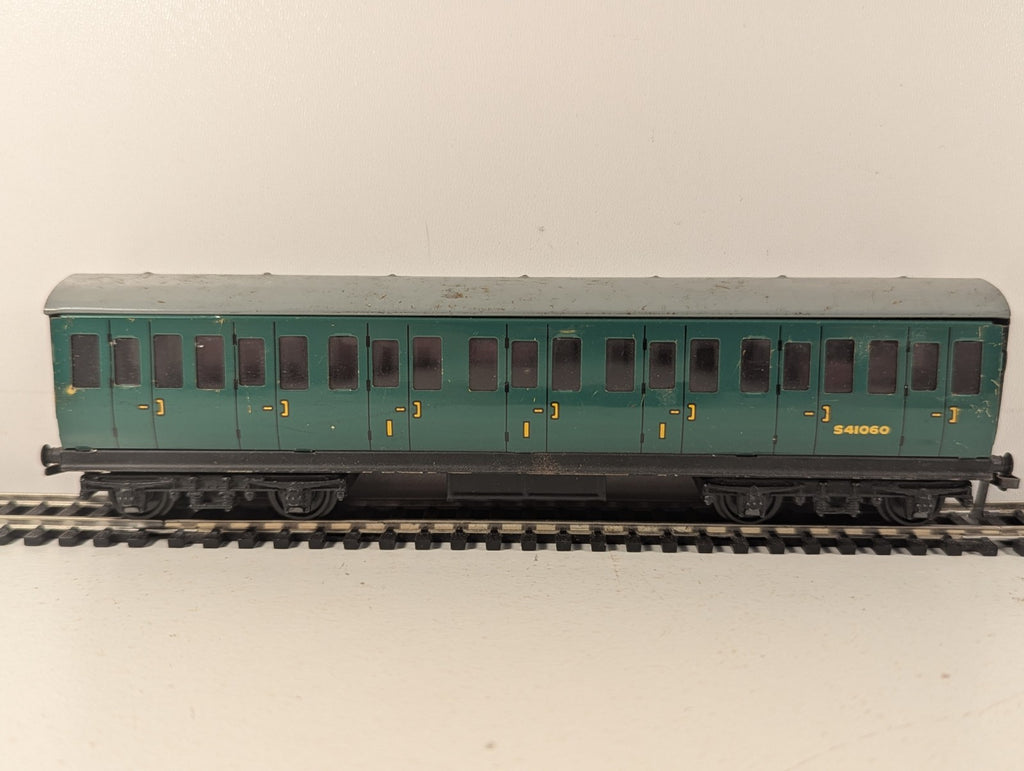 Hornby Dublo OO Gauge BR Southern Suburban Composite Coach Passenger