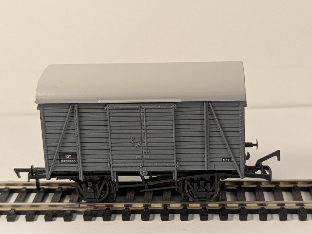 Dapol 4F-021-104 OO Gauge Box Van