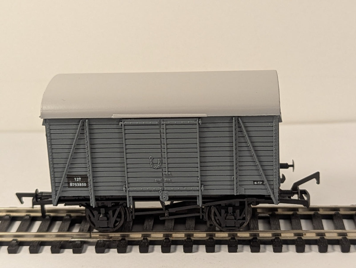 Dapol 4F-021-104 OO Gauge Box Van