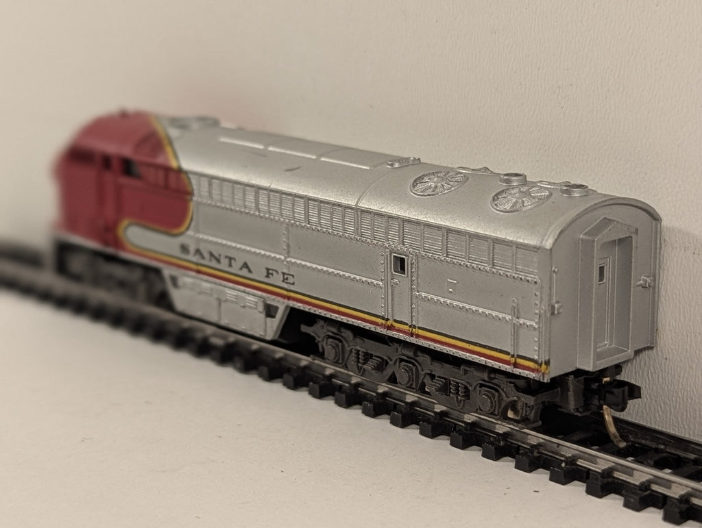 Atlas N Gauge FM C-Liner Diesel Locomotive Santa Fe Warbonnet 2131