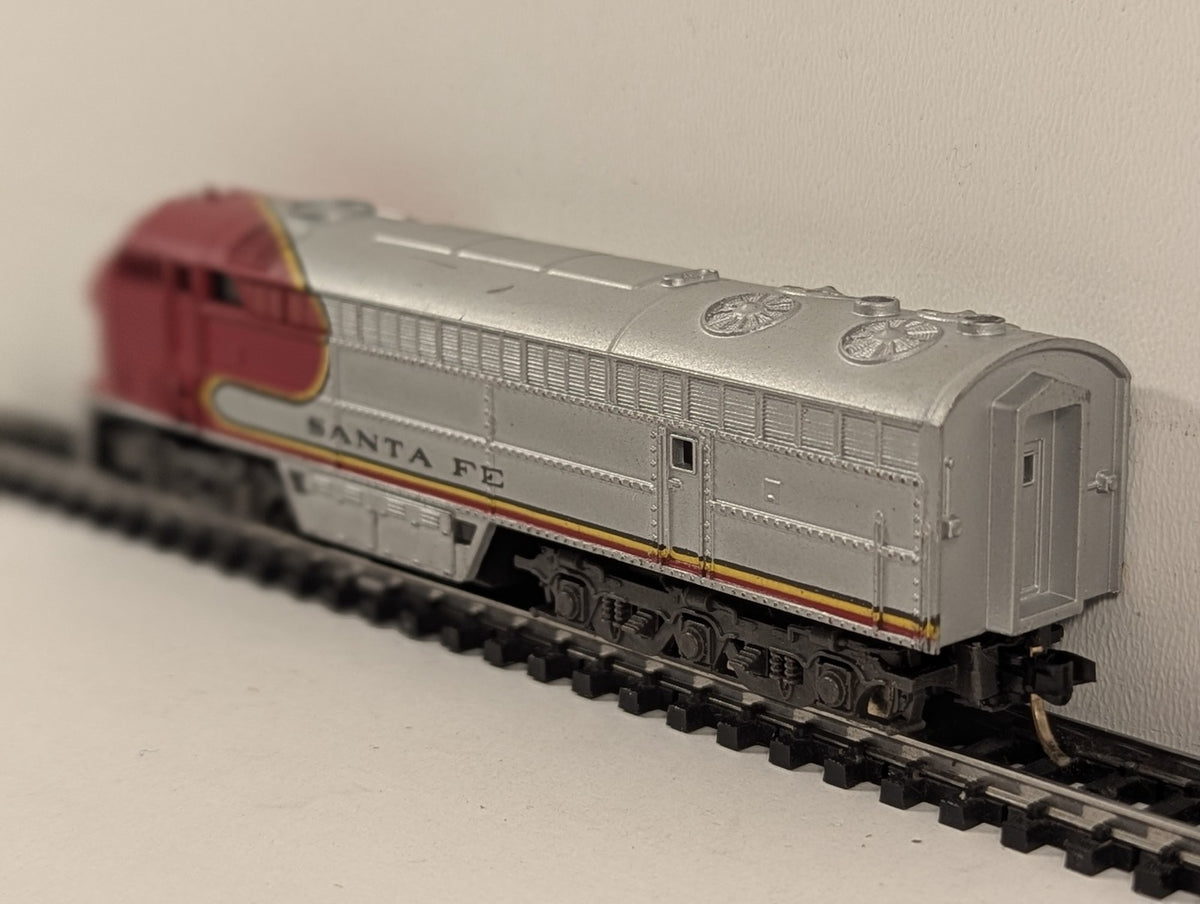 Atlas N Gauge FM C-Liner Diesel Locomotive Santa Fe Warbonnet 2131