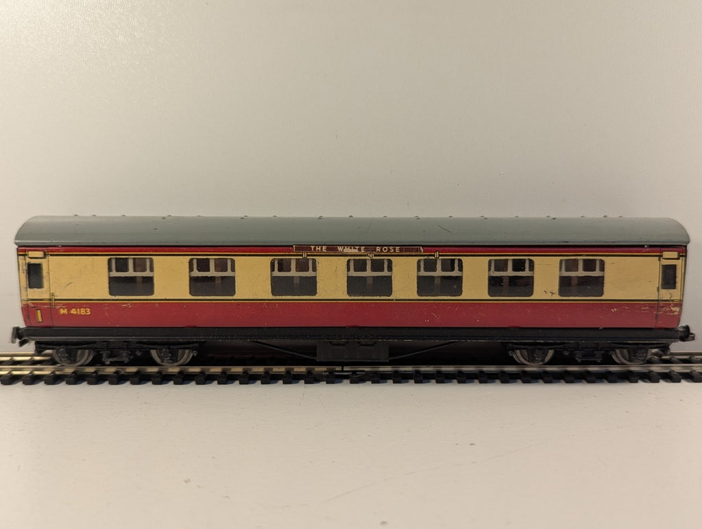 Hornby Dublo OO Gauge D12 First Class Corridor Coach "The White Rose"