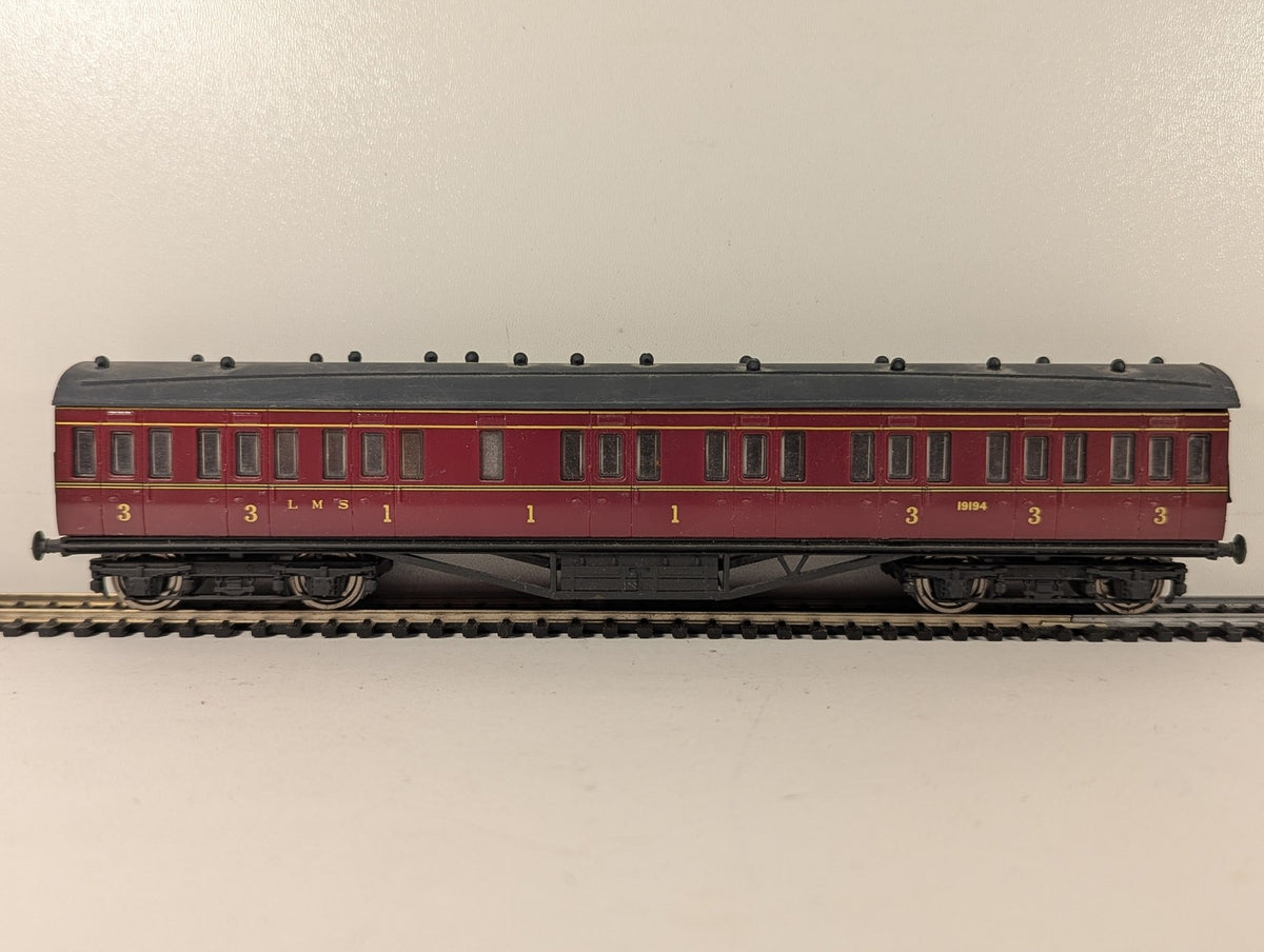 Dapol OO Gauge LMS Non-Corridor Composite Coach Passenger Coach 19194 LMS Maroon