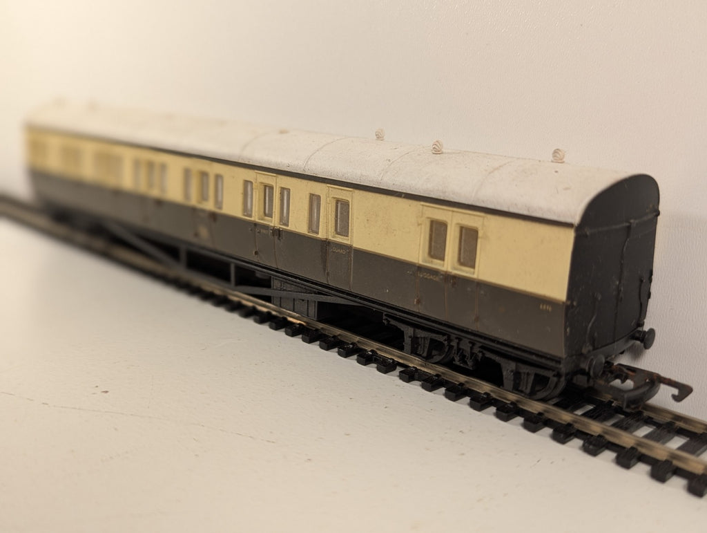 Mainline OO Gauge GWR Brake Third Coach Chocolate & Cream