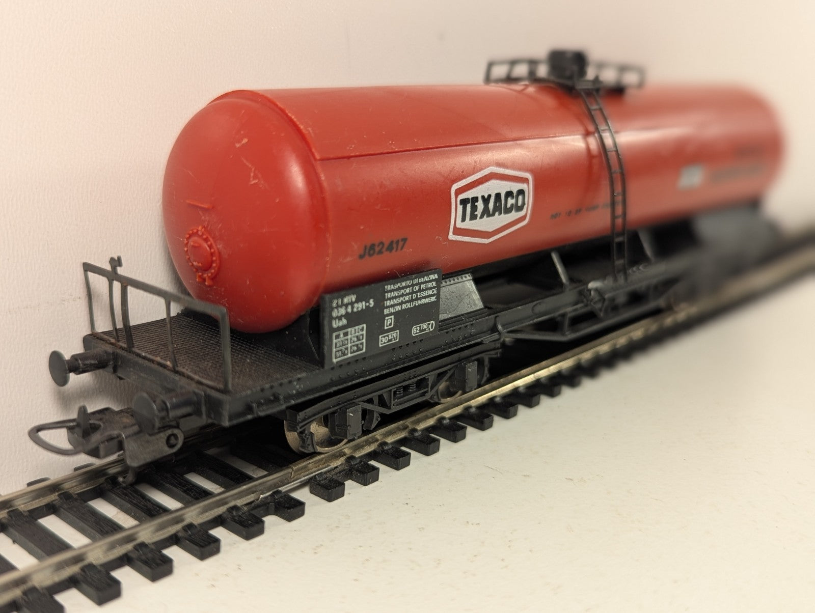 Lima OO Gauge Texaco Milford Haven Bogie Tanker Tank Wagon