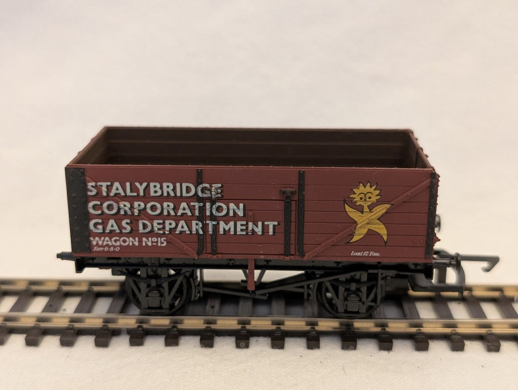 Airfix 7 Plank Wagon Open Wagon 15 Stalybridge Corporation Gas Department