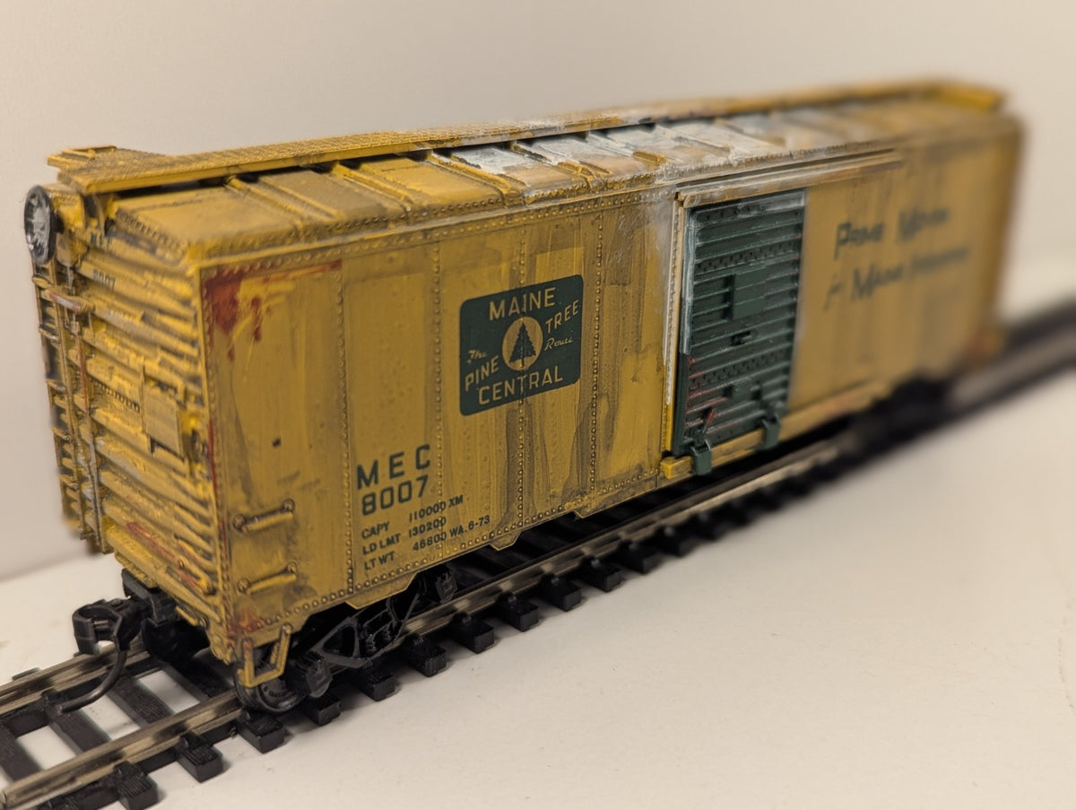 Athearn HO Maine Central Boxcar – Weathered