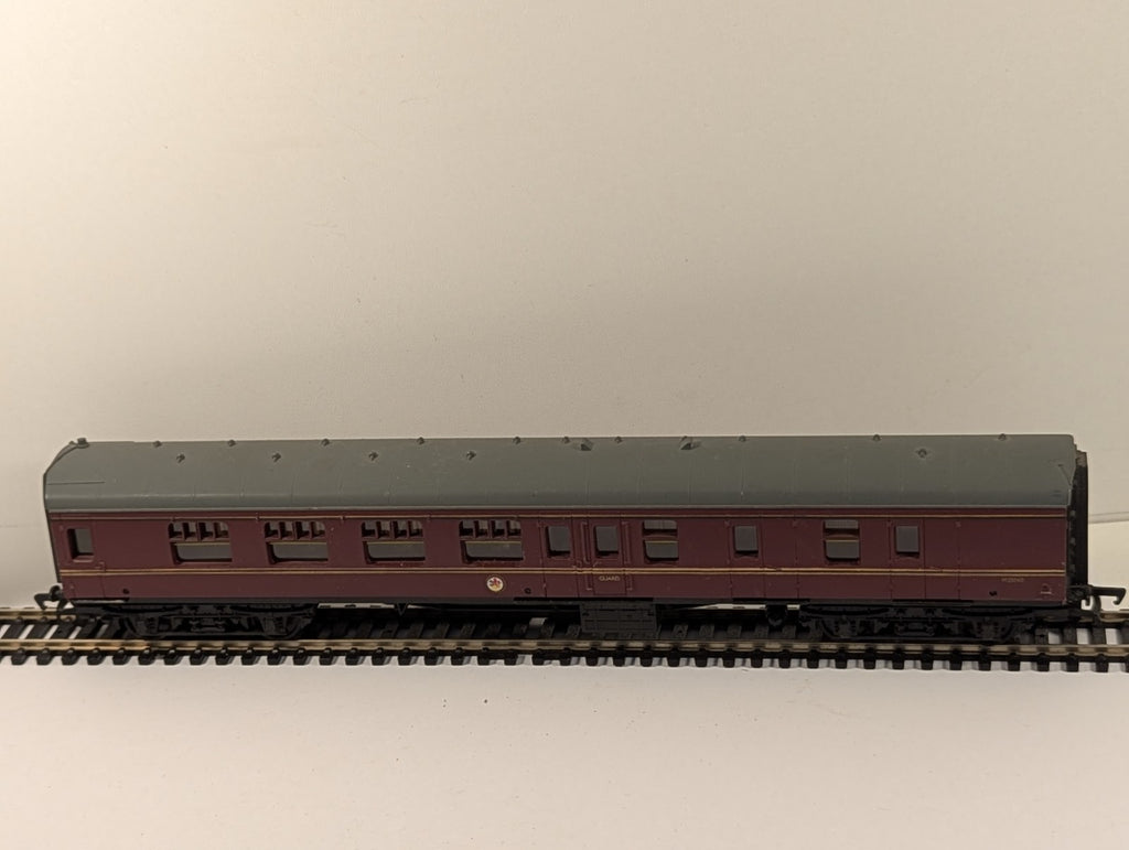 Mainline OO Gauge BR Maroon Mk1 Brake Coach