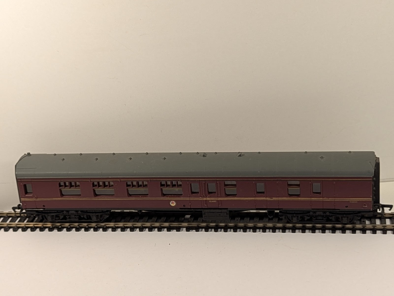 Mainline OO Gauge BR Maroon Mk1 Brake Coach