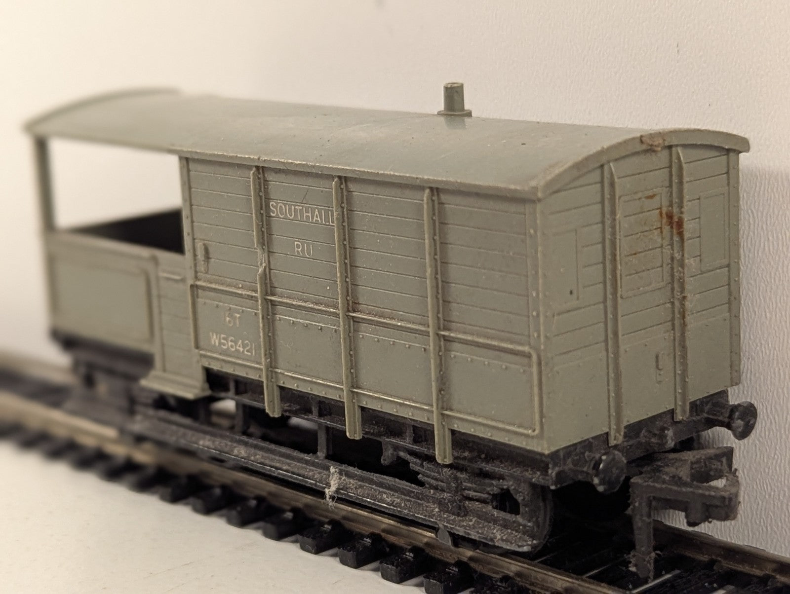 Hornby Dublo 4312 Southall RU 16 Ton Goods Brake Van OO Gauge