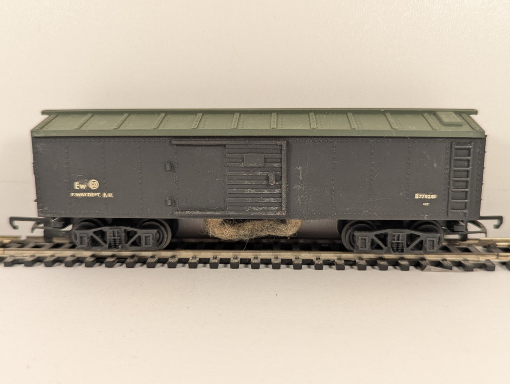 Tri-ang OO Gauge Track Cleaning Car Goods Wagon B770288 BR Grey & Green R344