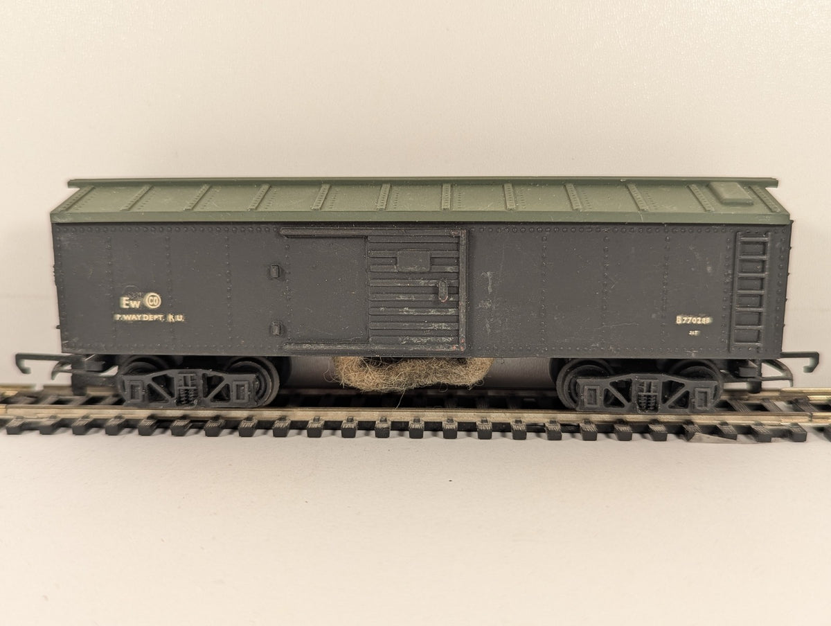 Tri-ang OO Gauge Track Cleaning Car Goods Wagon B770288 BR Grey & Green R344