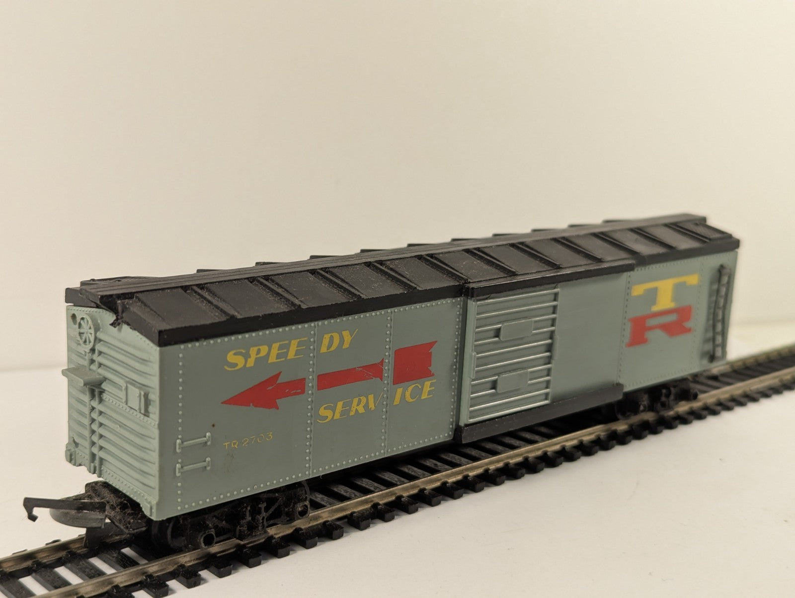 Tri-ang R136 OO Gauge Grey Speedy Service Boxcar