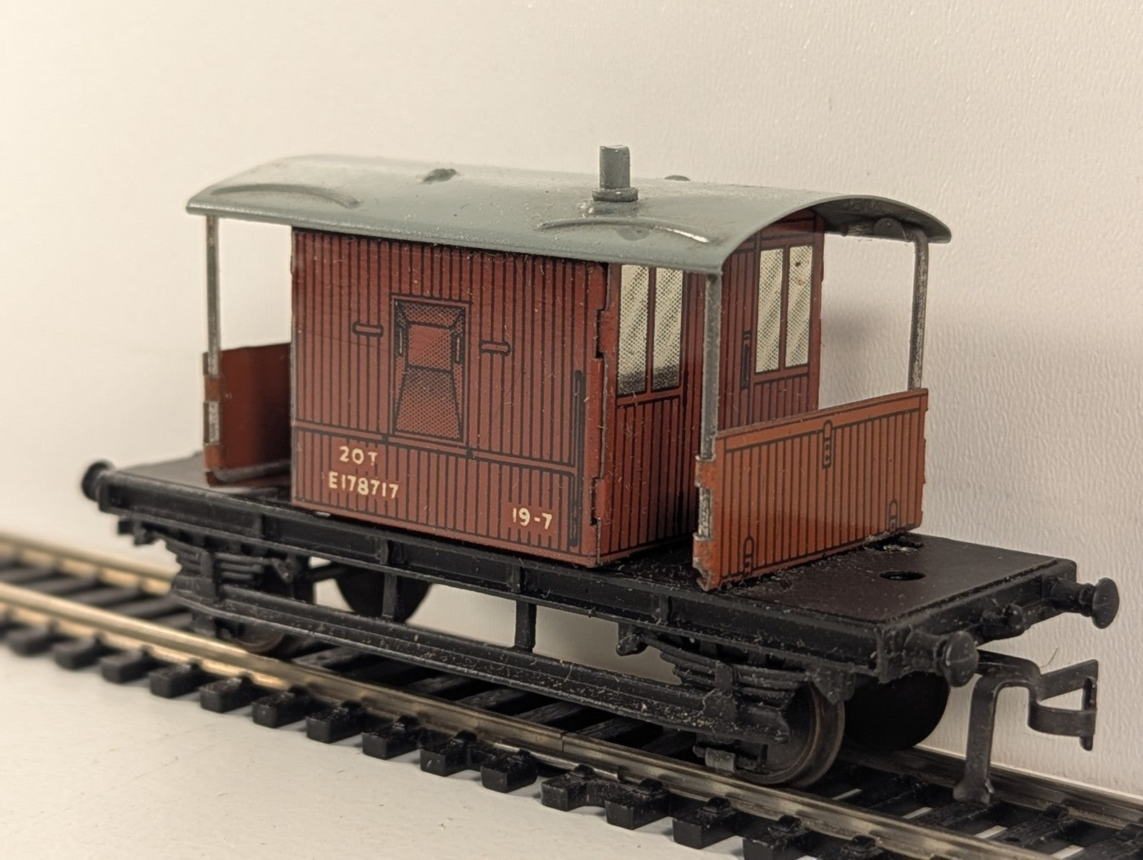 Hornby Dublo OO Gauge BR Standard 20-Ton Brake Van - Wrong Box