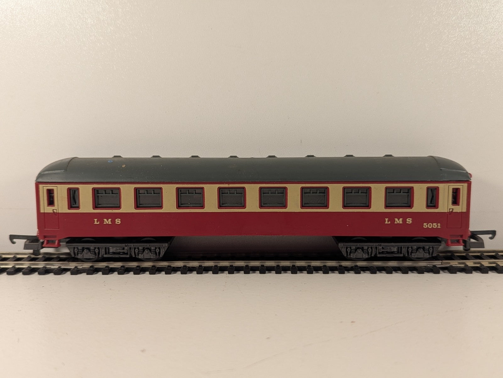 Lima HO Gauge LMS Red & Cream Passenger Coach