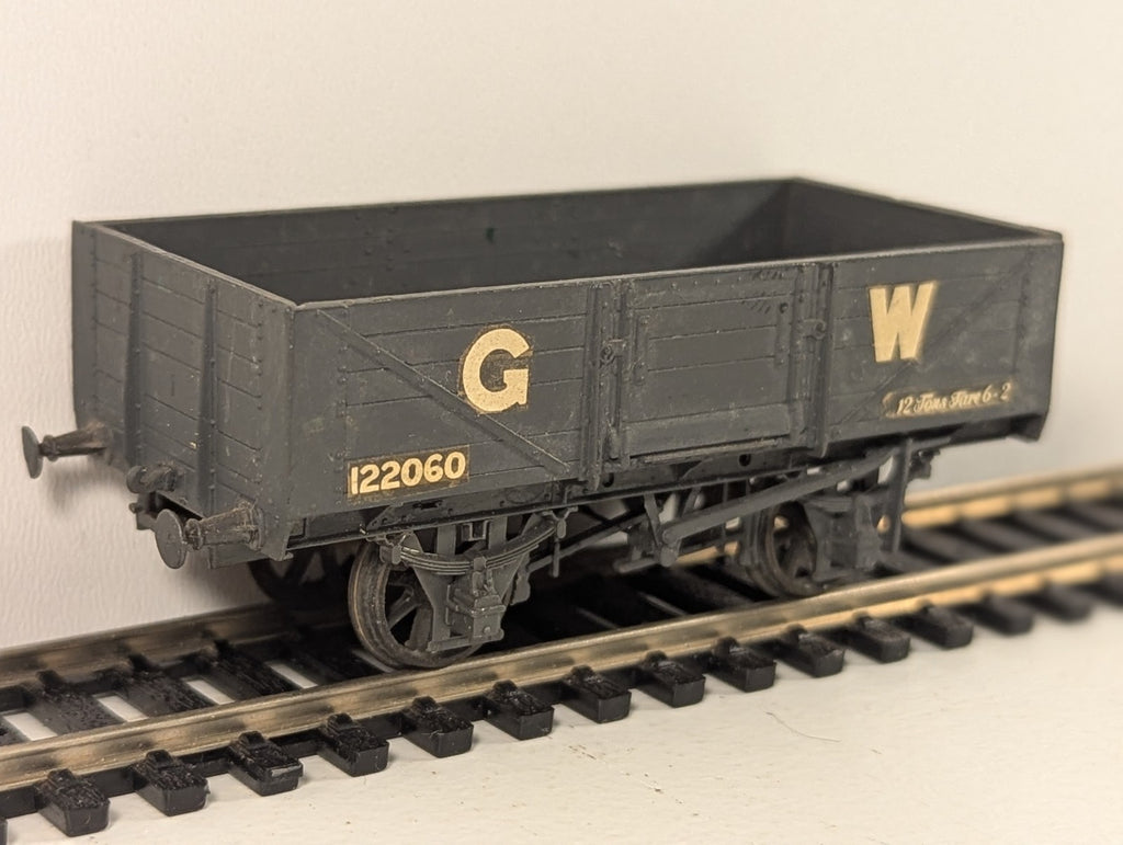 Peco OO Gauge GWR 5 Plank Open Wagon – Built Kit and missing 2 buffers