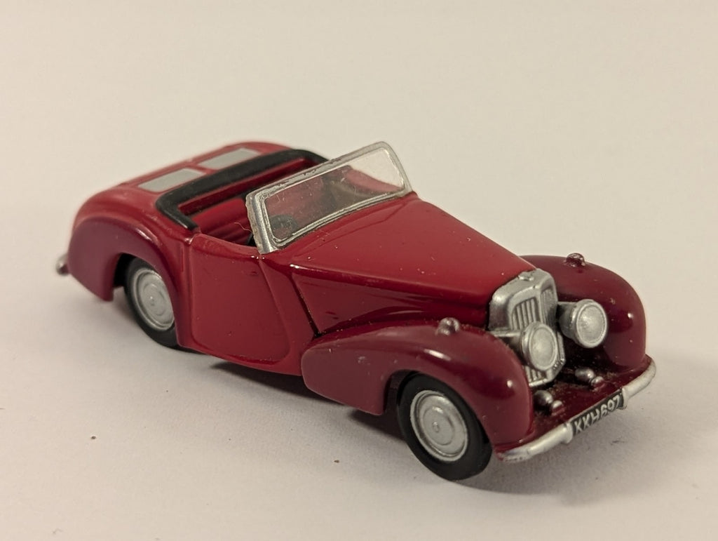 Oxford Diecast 76TR004 1:76 Triumph Roadster Maroon KKH 697