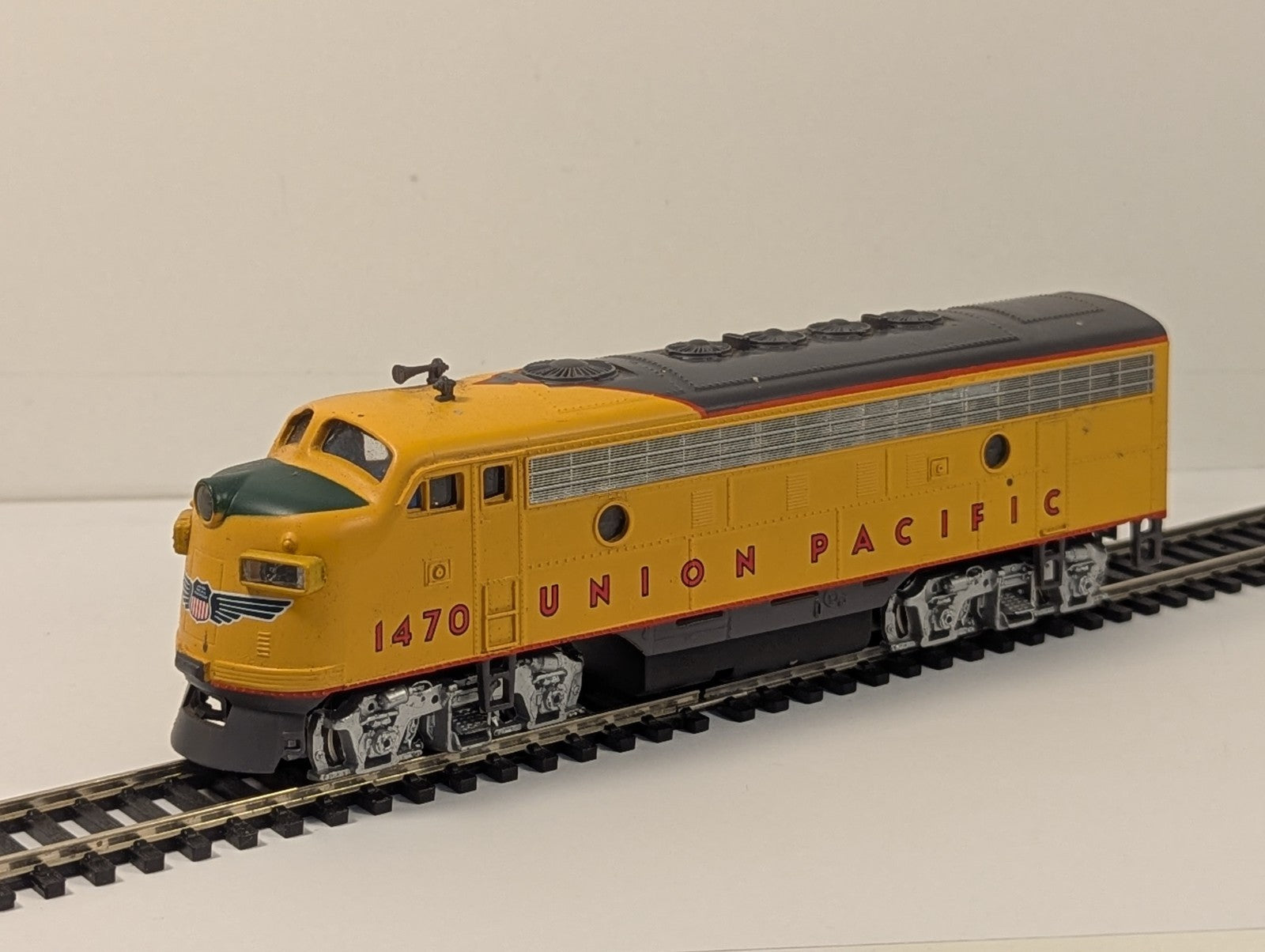 Bachmann HO Gauge EMD F9A Diesel Locomotive 1470 Union Pacific