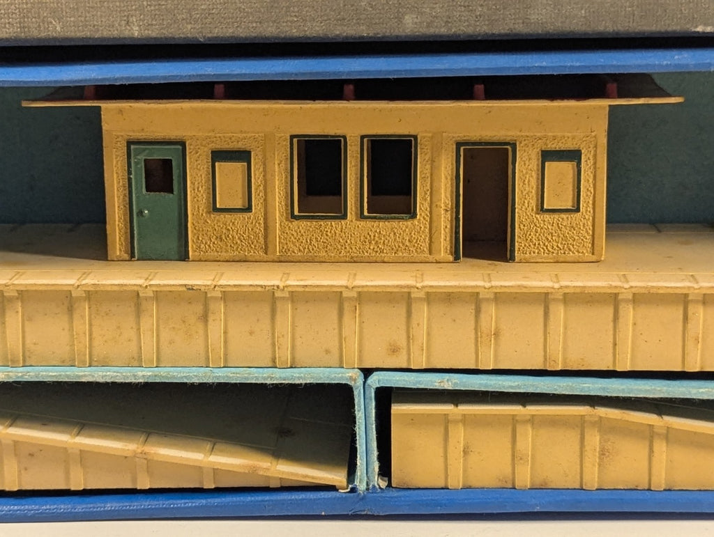 Hornby Dublo DA456 D1 Island Platform