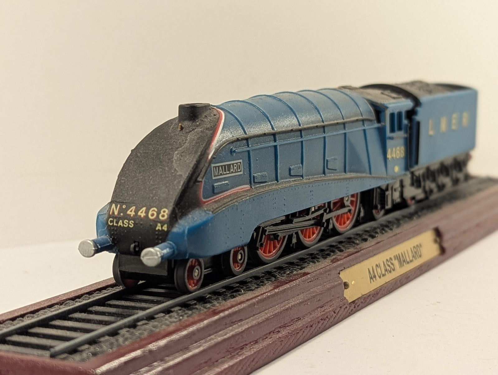 Atlas Editions LNER Class A4 4468 "Mallard" Static Model