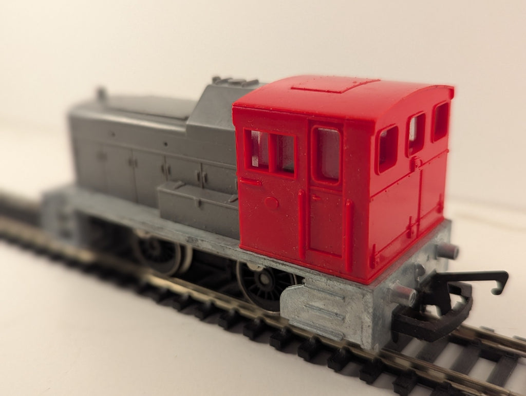 Hornby R799 OO Gauge CEGB 0-4-0 Diesel Shunter – Repainted