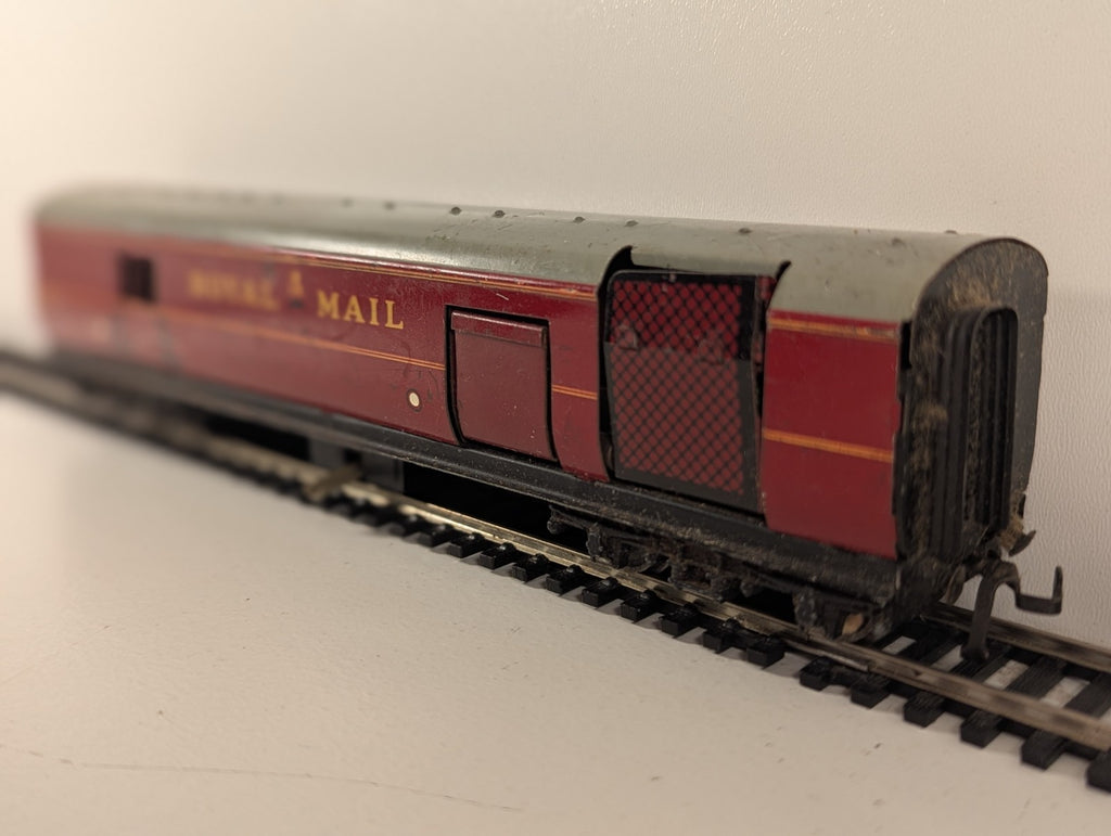 Hornby Dublo OO Gauge BR Mail Coach W807 – Maroon