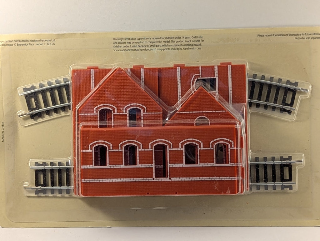 Hachette Partworks OO Gauge Brick Station Building Kit and Track Set