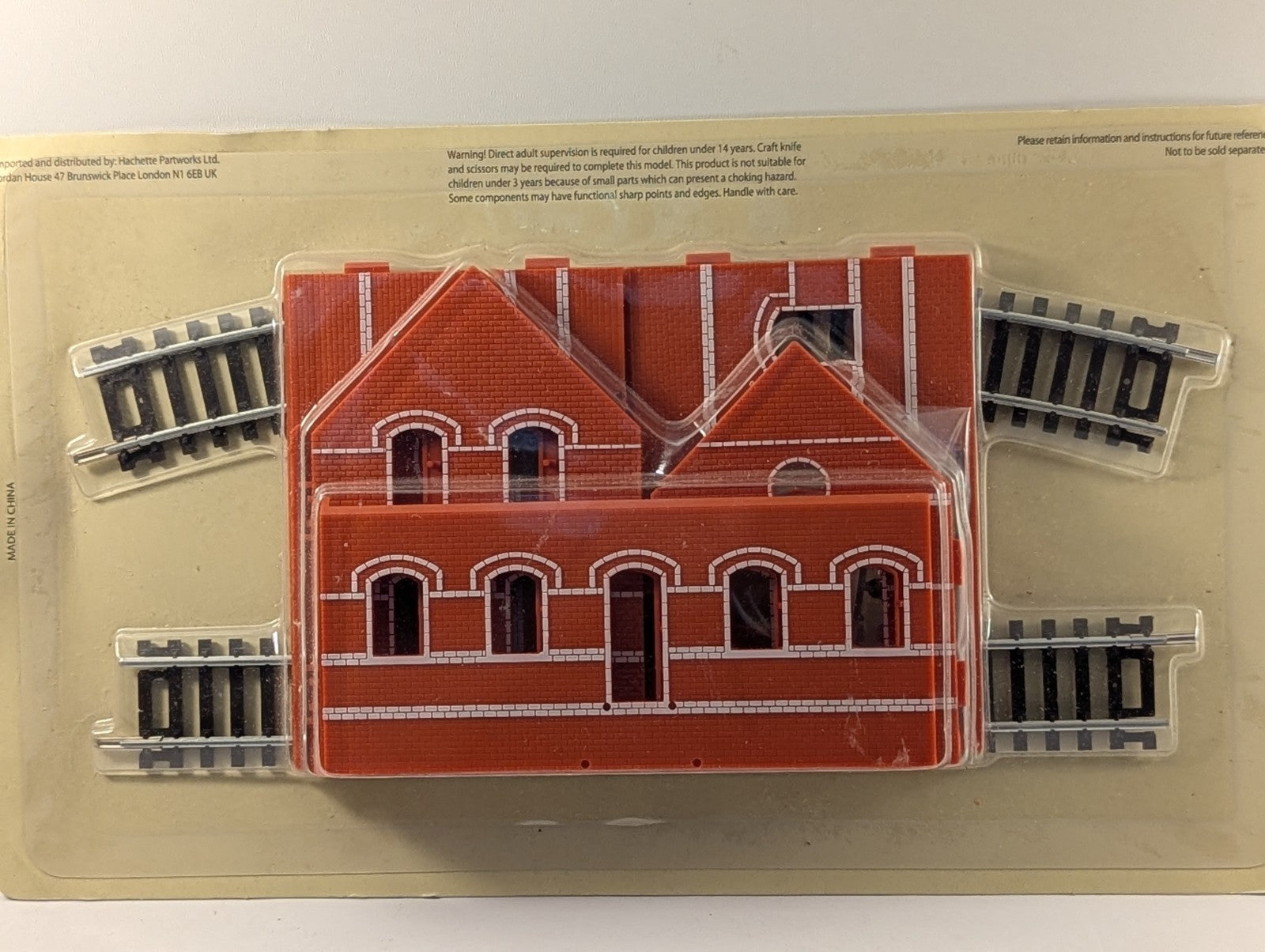 Hachette Partworks OO Gauge Brick Station Building Kit and Track Set