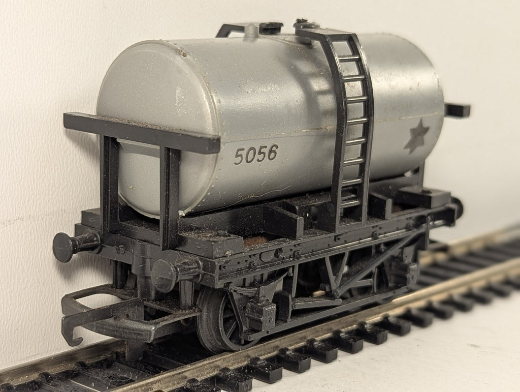 Tri-ang OO Gauge Tank Wagon Goods Wagon 5056 Silver R12