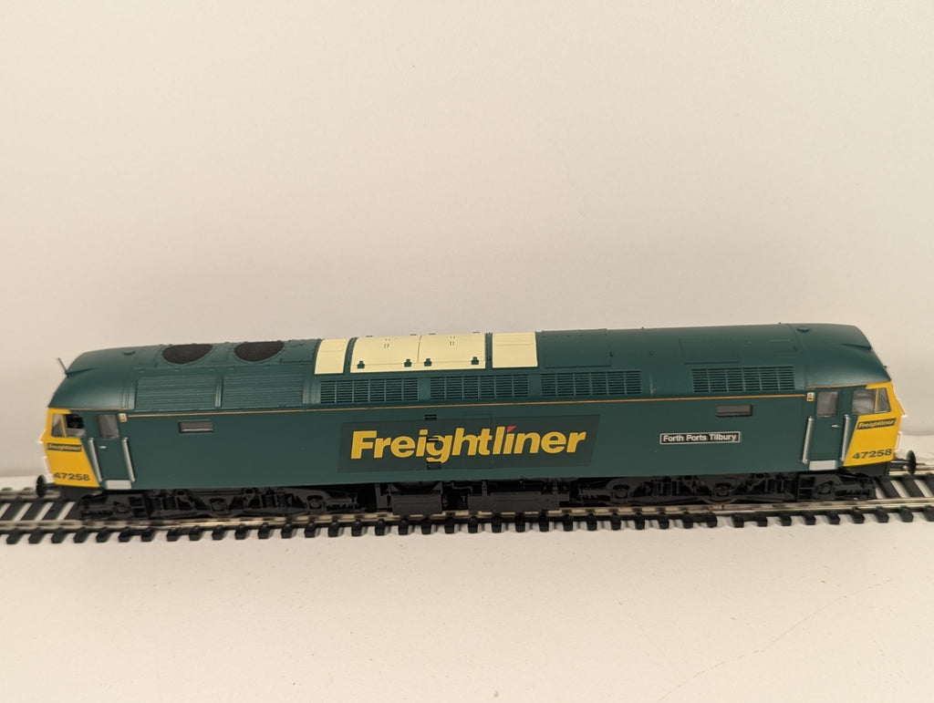Heljan Class 47 No. 47258 “Forth Ports Tilbury” Freightliner Green – Boxed