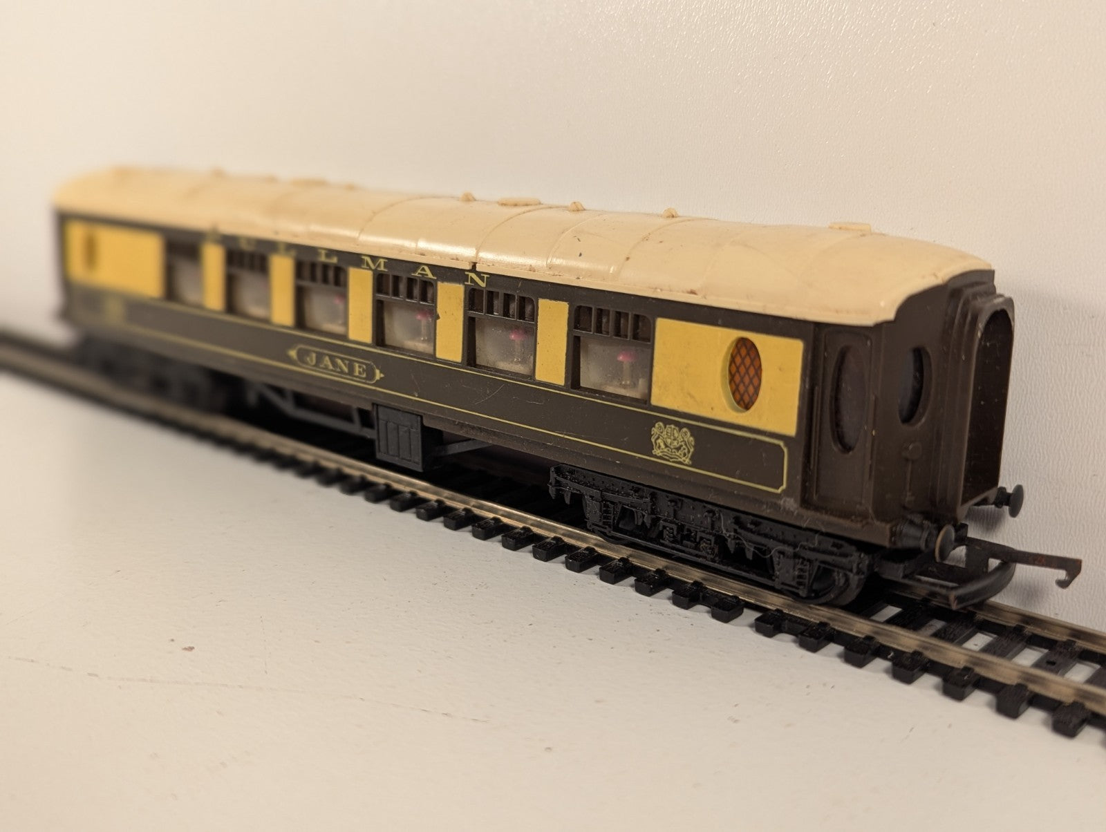 Tri-ang OO Gauge Pullman Coach “Jane”
