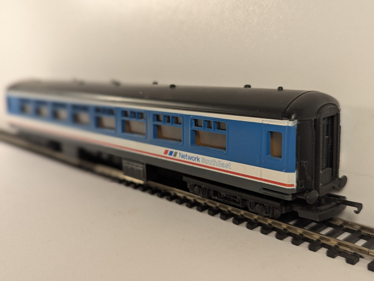 Lima OO Gauge BR Mk1 SK Corridor Second Passenger Coach 5454 Network SouthEast