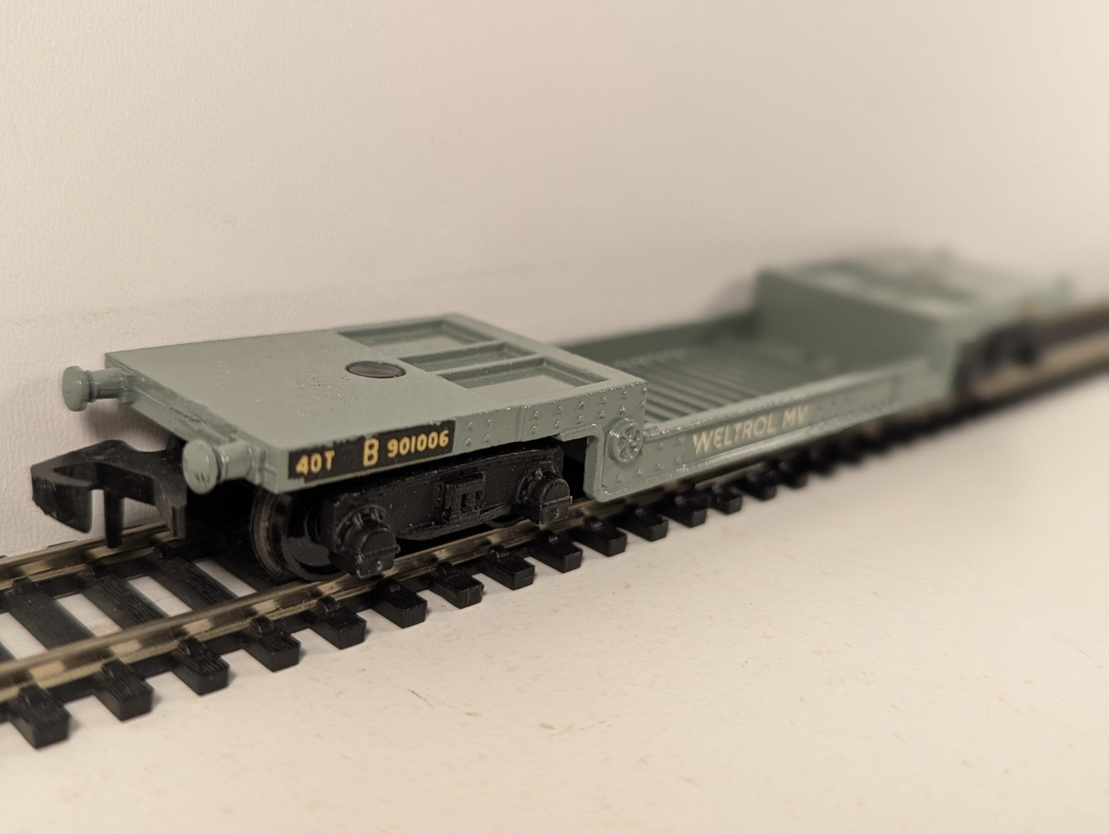 Hornby-Dublo 32053 OO Gauge 40 Ton Bogie Well Wagon - Boxed