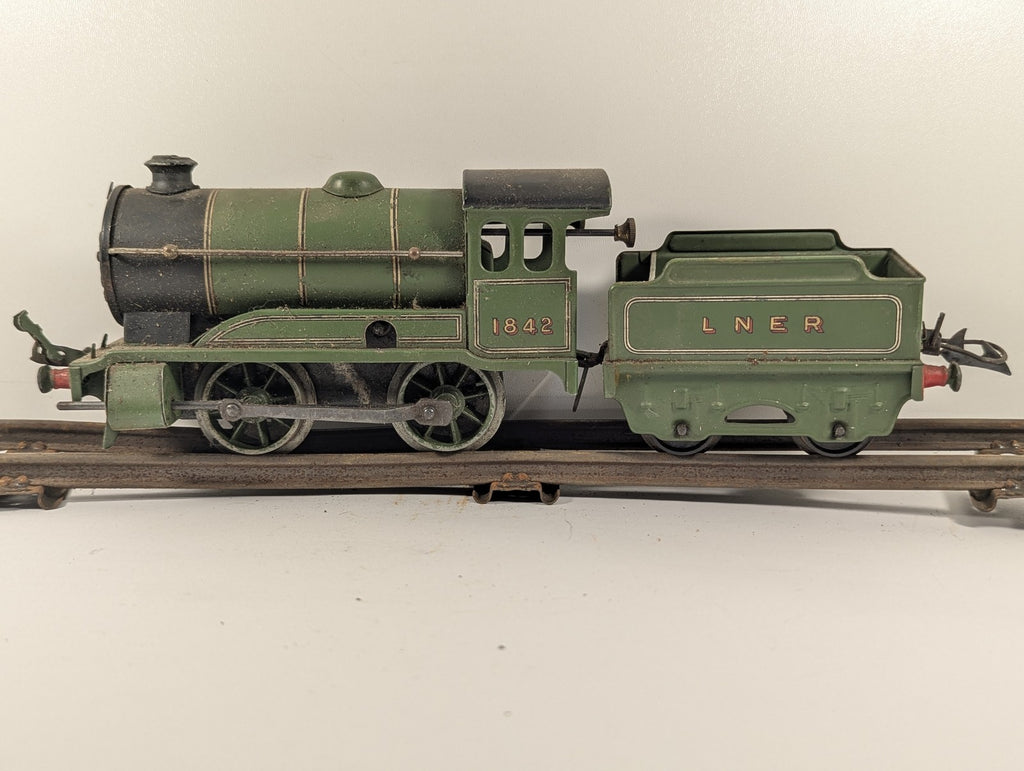 Hornby O Gauge No. 501 Locomotive and Tender Steam Locomotive 1842 LNER Green