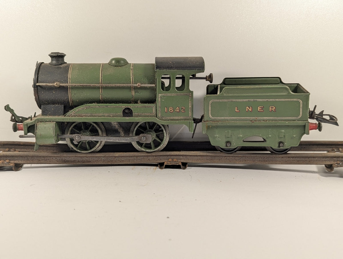 Hornby O Gauge No. 501 Locomotive and Tender Steam Locomotive 1842 LNER Green