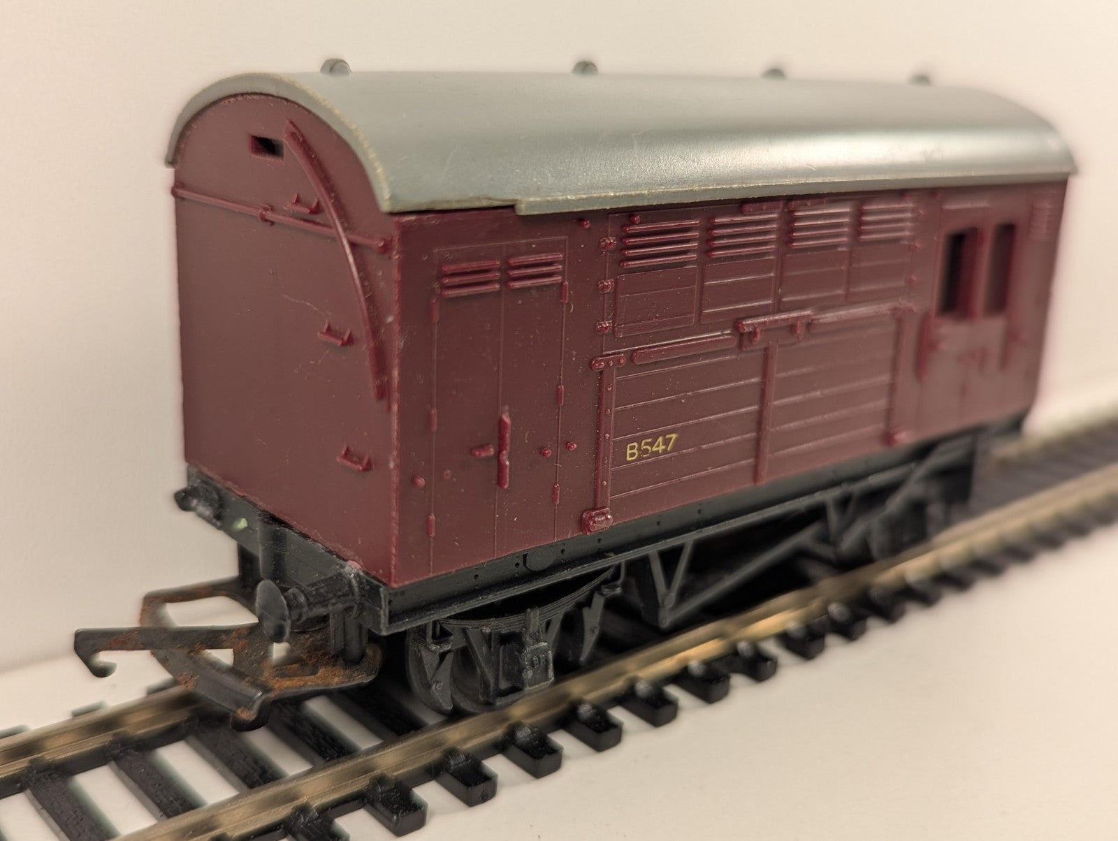 Tri-ang Hornby R123 OO Gauge Horse Box Wagon No. B547