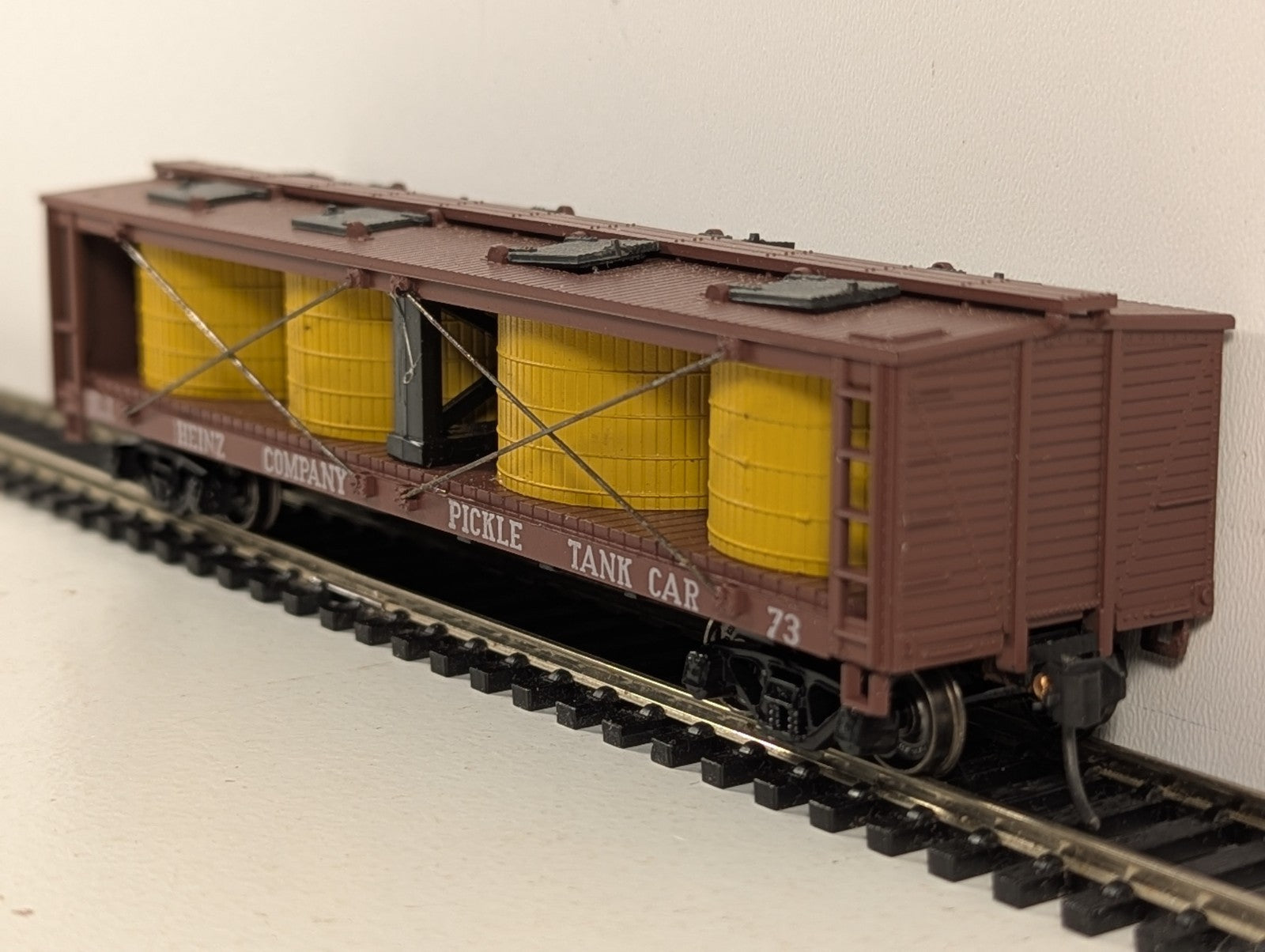 Athearn HO Gauge Heinz Pickle Car with Tanks Goods Wagon 73 1475
