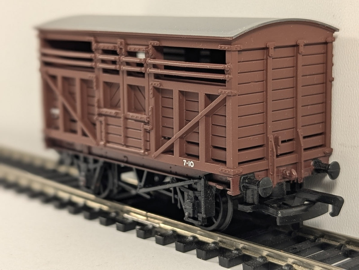 Bachmann OO Gauge Cattle Wagon Goods Wagon 214875 LMS Brown 33-652B