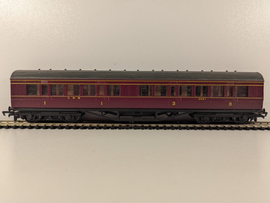 Mainline OO Gauge LMS 57ft Corridor Composite Coach Passenger Coach